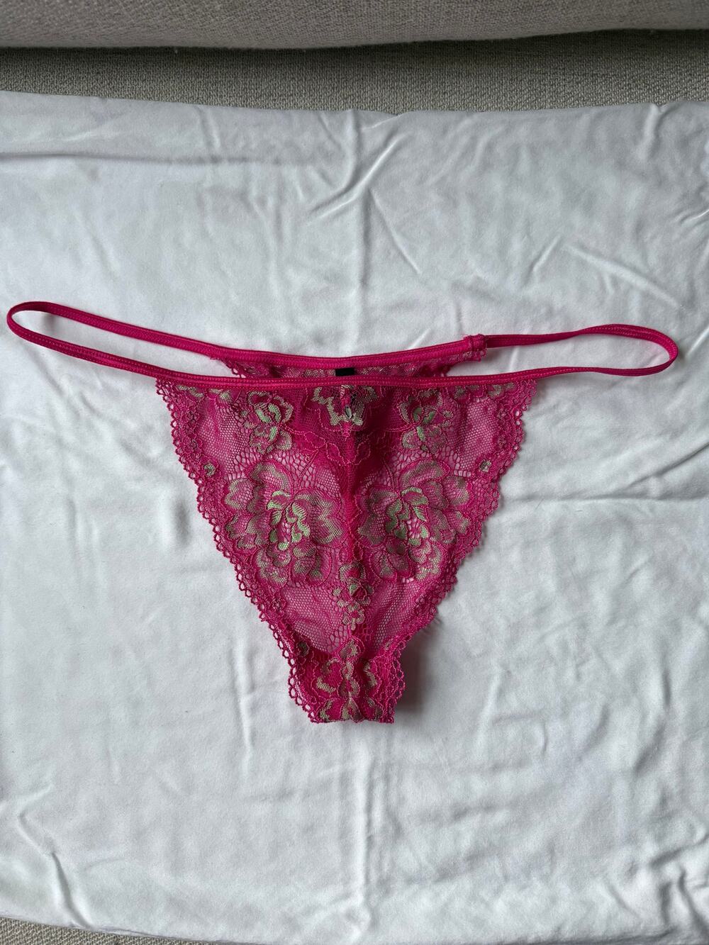 NWOT Daisy Fuentes Sheer Lace Thong Panty – Bright Pink – Size L